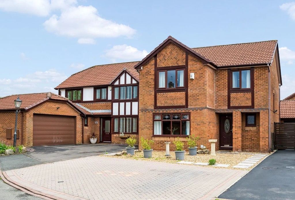 Property photo 1 of 33