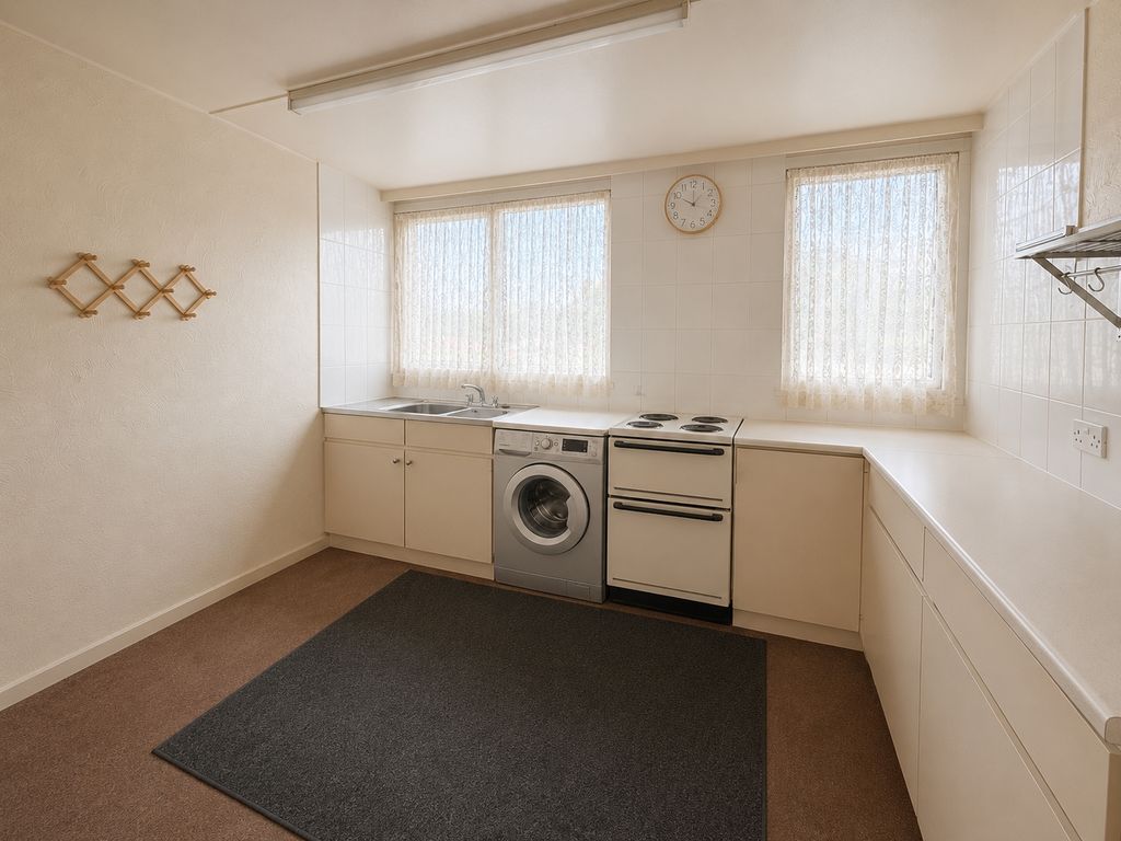 Property photo 3 of 5 Kitchen