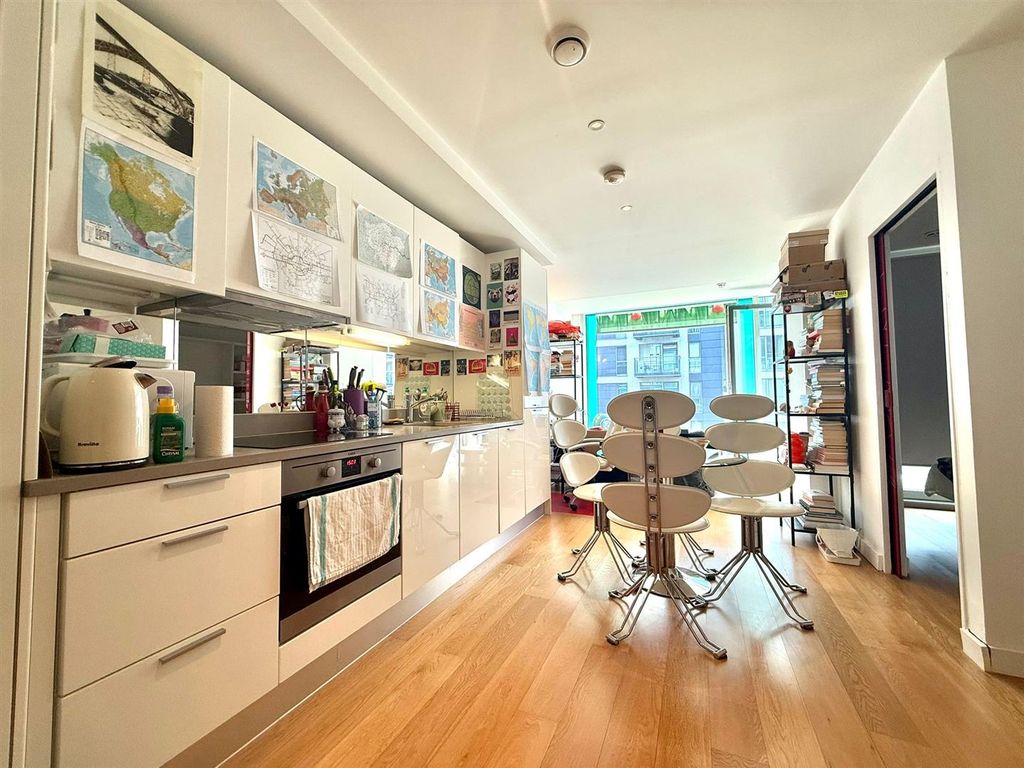 Property photo 3 of 6 Kitchen