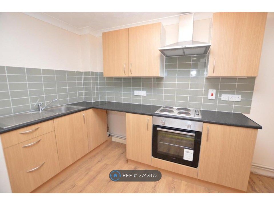 Property photo 3 of 5 Kitchen (Open Plan)