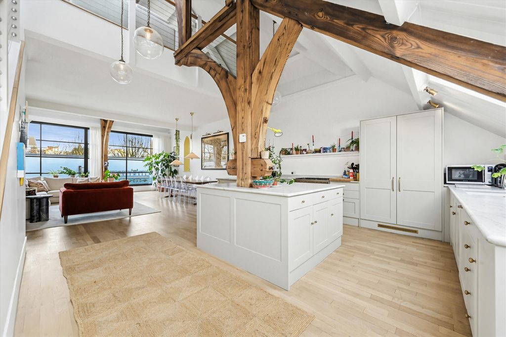 Property photo 2 of 19 Image