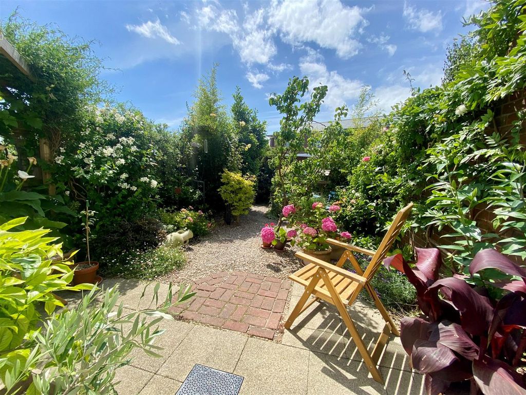 Property photo 2 of 17 Garden.Jpg