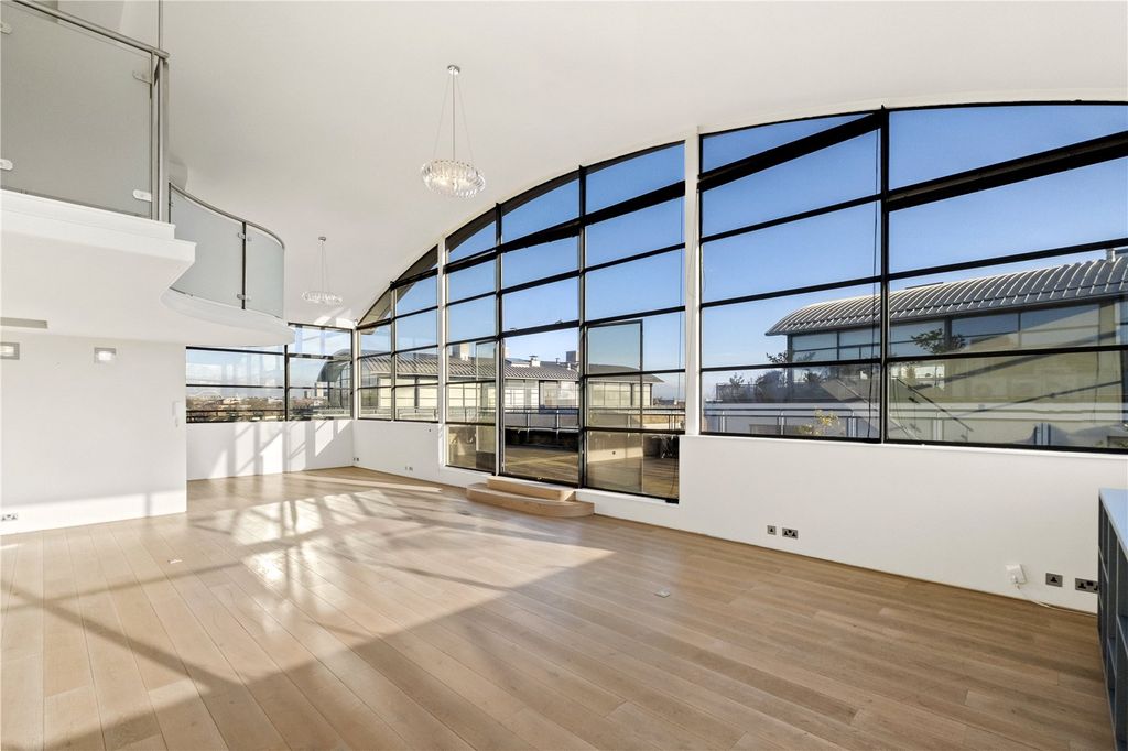 Property photo 2 of 22 Reception