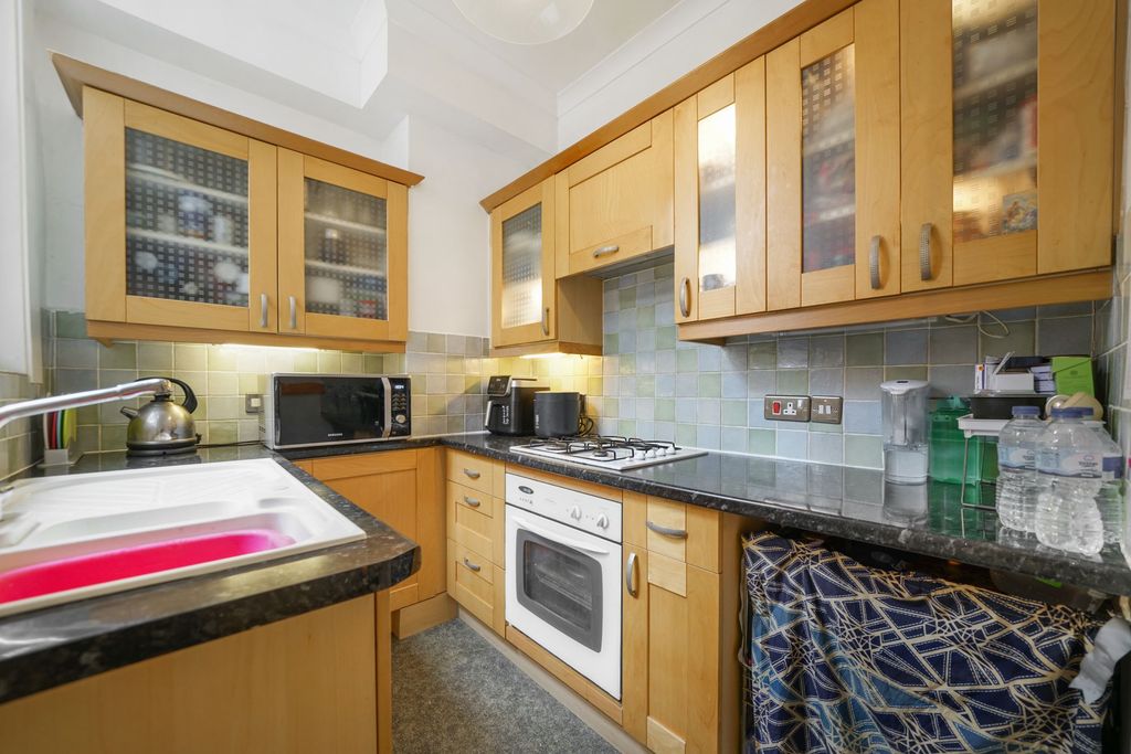 Property photo 3 of 12 Flat 1, 18 Cavendish Road - Qnmx5Rpyjyvkbqcptibm