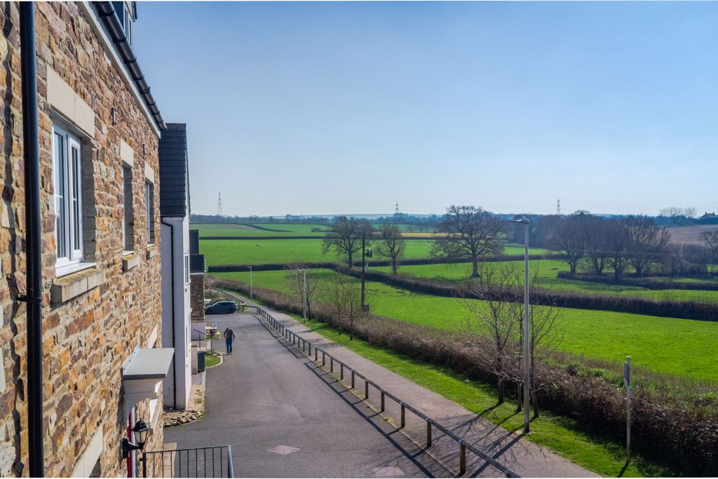 Property photo 2 of 25