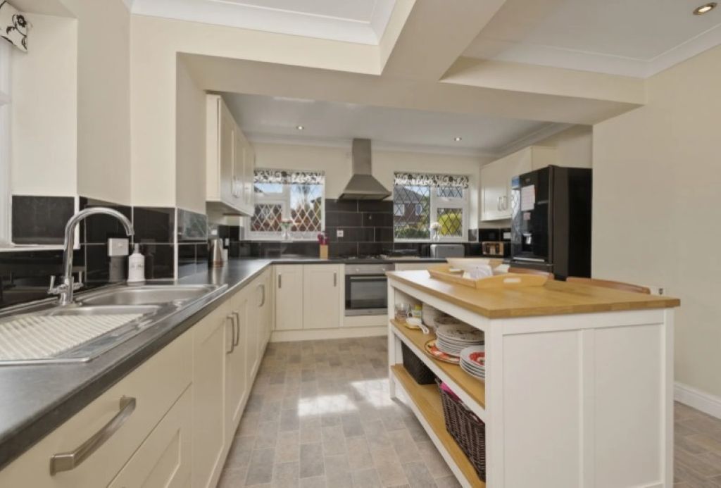 Property photo 3 of 13