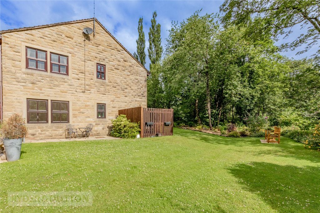 Property photo 1 of 19 Outram Mews