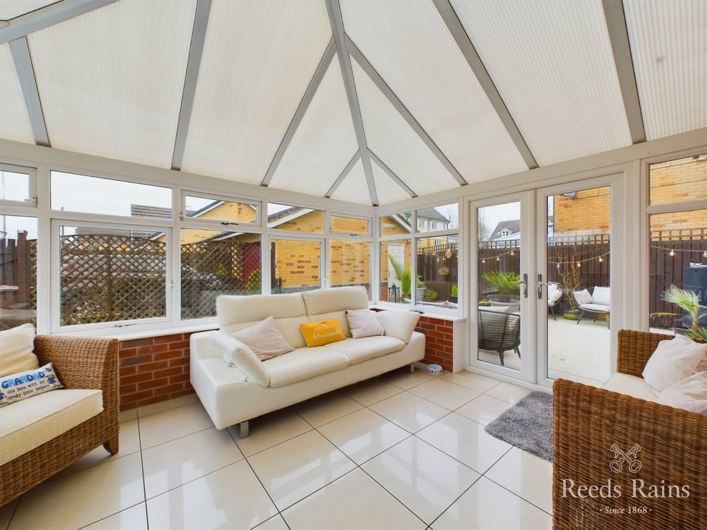 Property photo 3 of 27 Conservatory