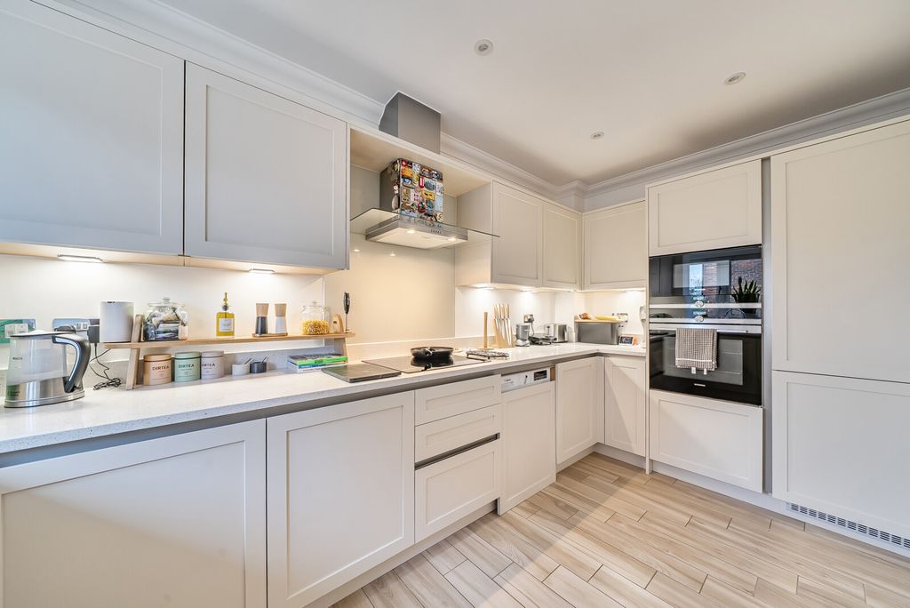 Property photo 2 of 17 1405167-13-697Cce...