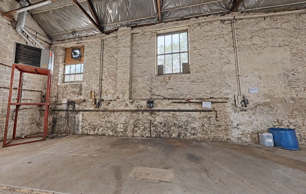Property photo 2 of 3