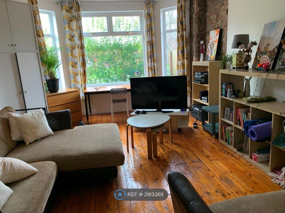 Property photo 3 of 16 Lounge