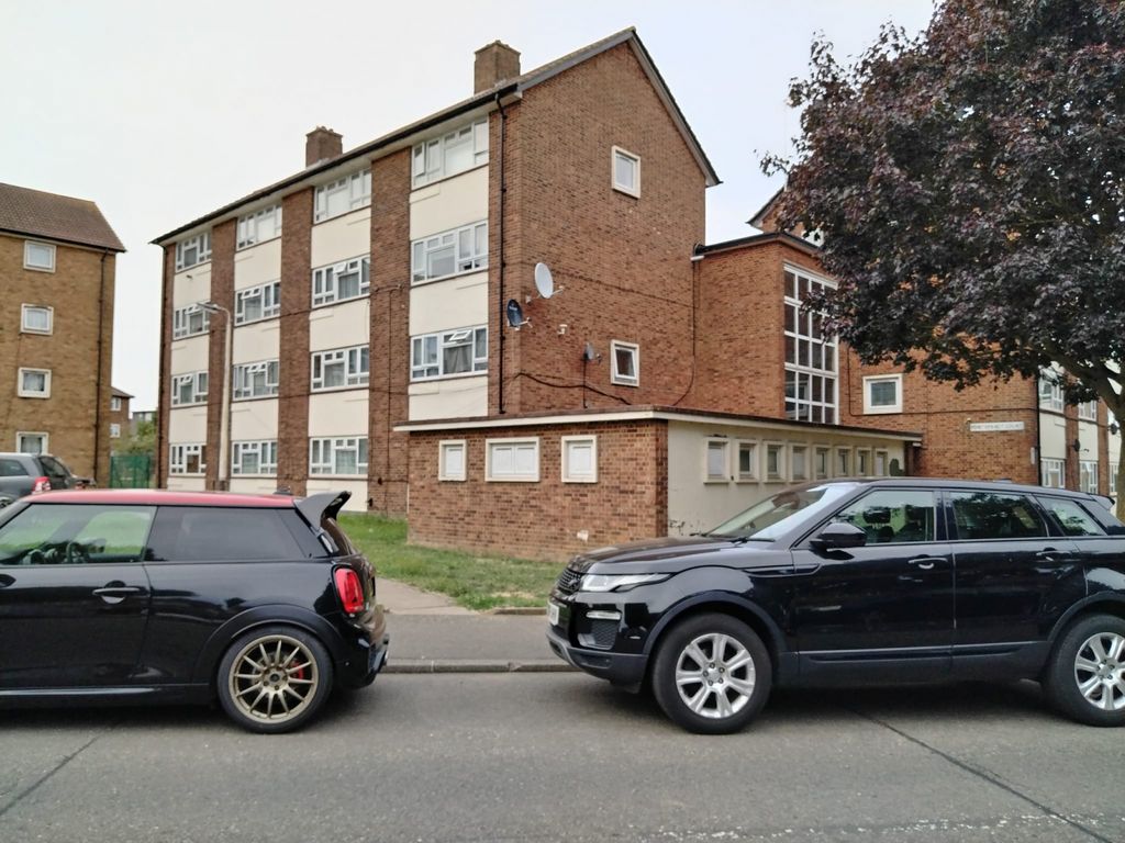 Property photo 1 of 7 2 Bedroom Maisonette For Rent In Northolt