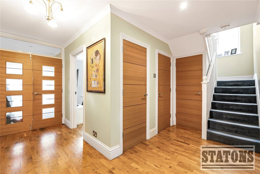 Property photo 2 of 27 Picture No. 17