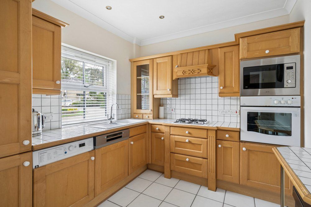 Property photo 2 of 16 Picture No. 12