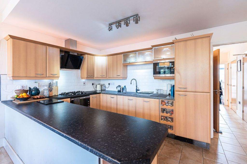 Property photo 2 of 12