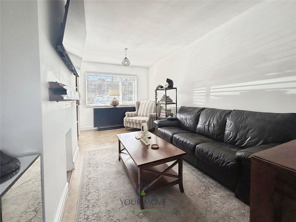 Property photo 3 of 7 Lounge