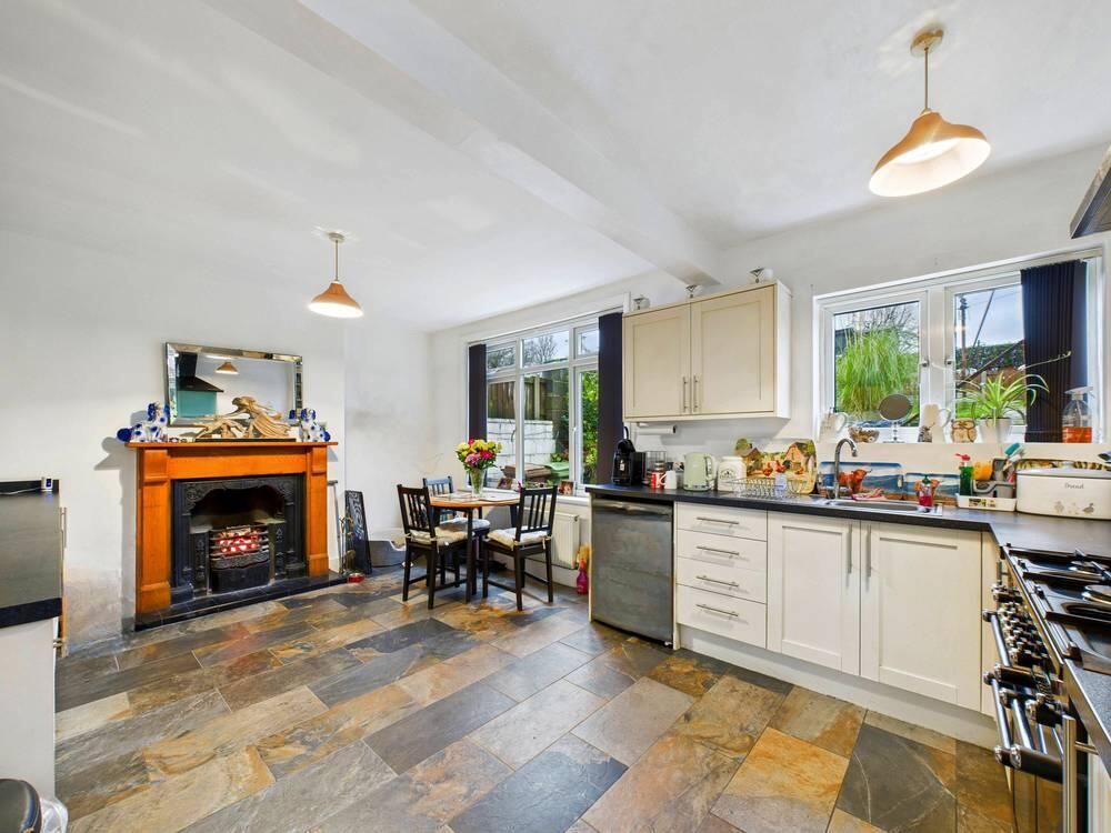 Property photo 2 of 21 Kitchen