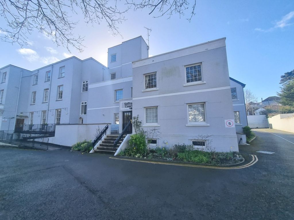 Property photo 1 of 7