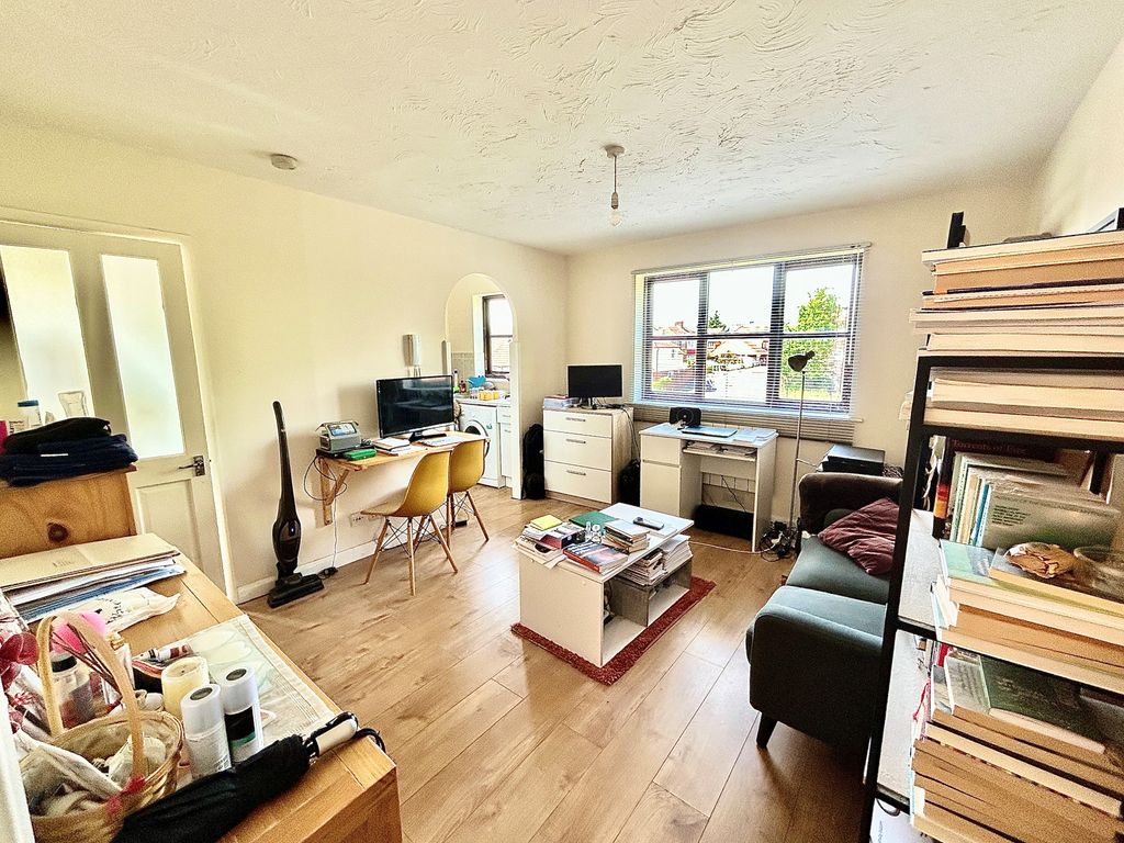 Property photo 2 of 6