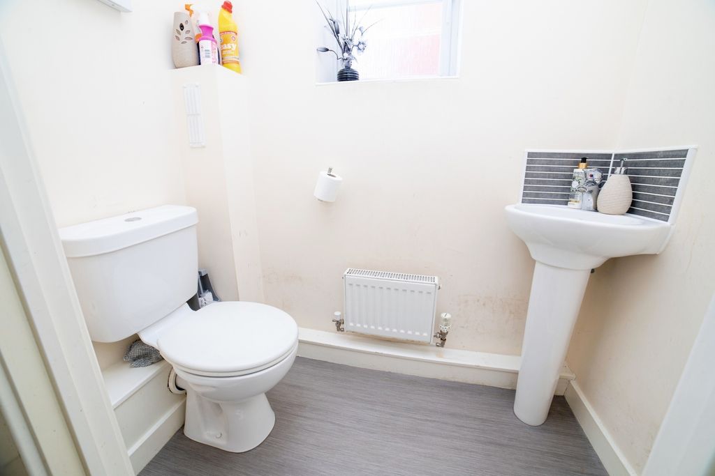 Property photo 3 of 18 Wc
