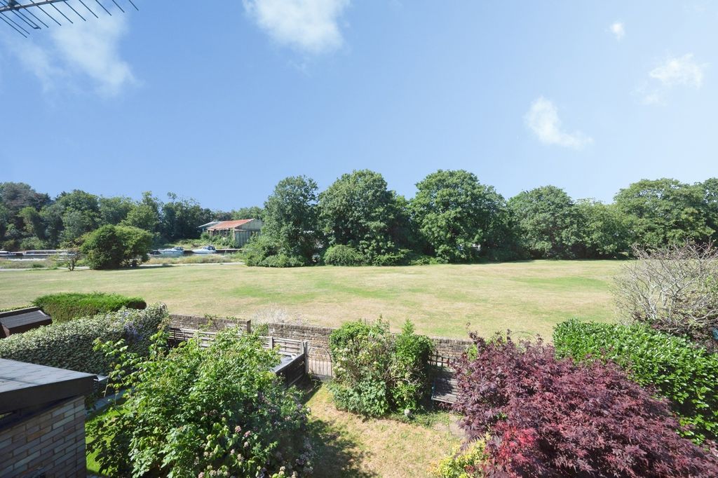 Property photo 3 of 17 Pbox-Img.Jpg