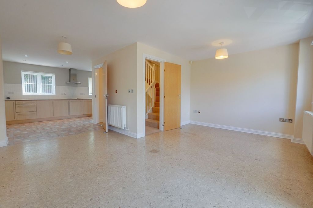 Property photo 2 of 30