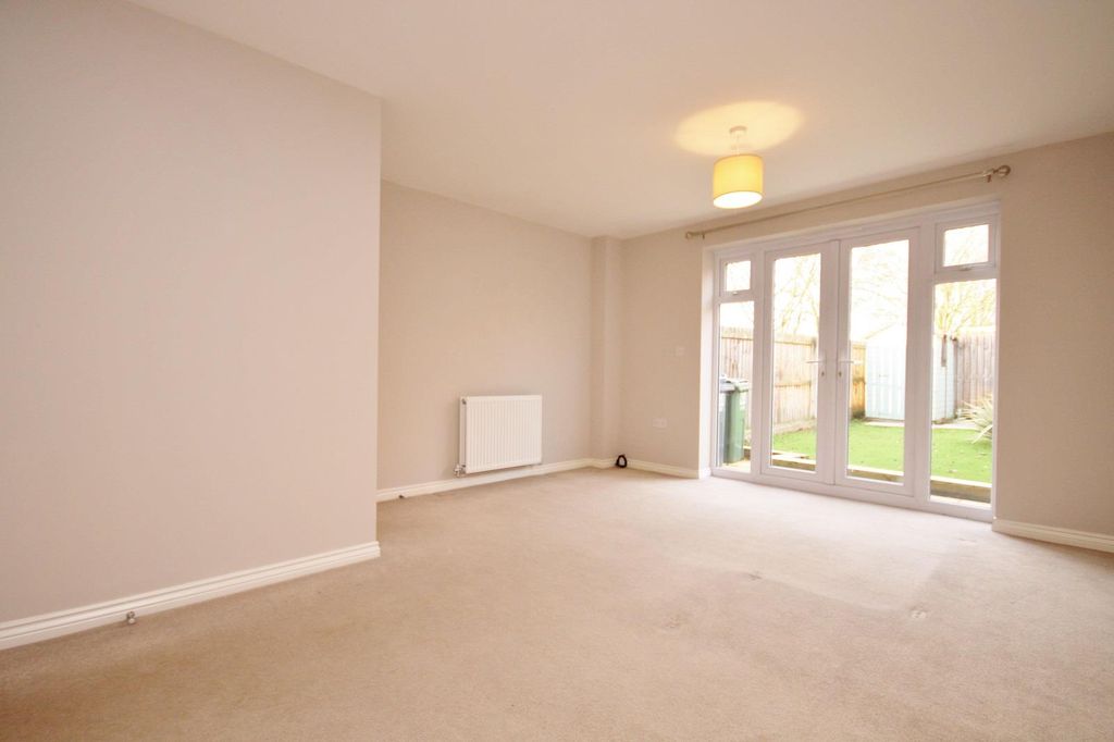 Property photo 2 of 10 Lounge.Jpg