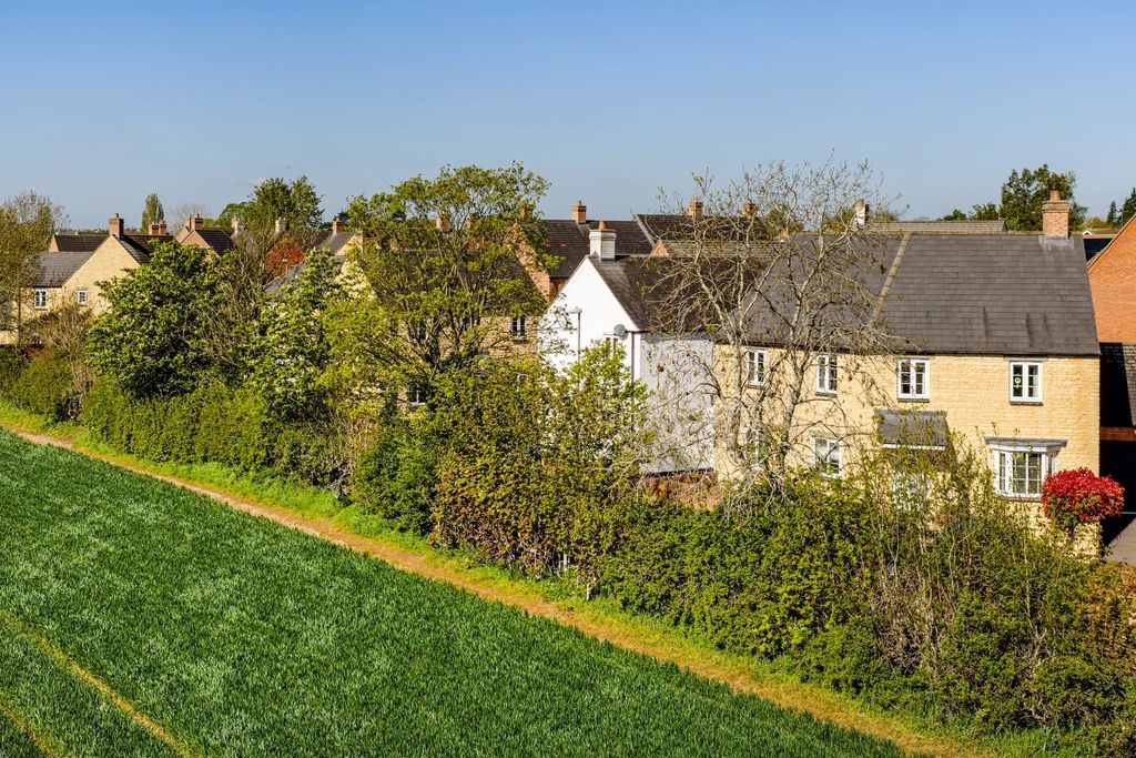Property photo 2 of 33