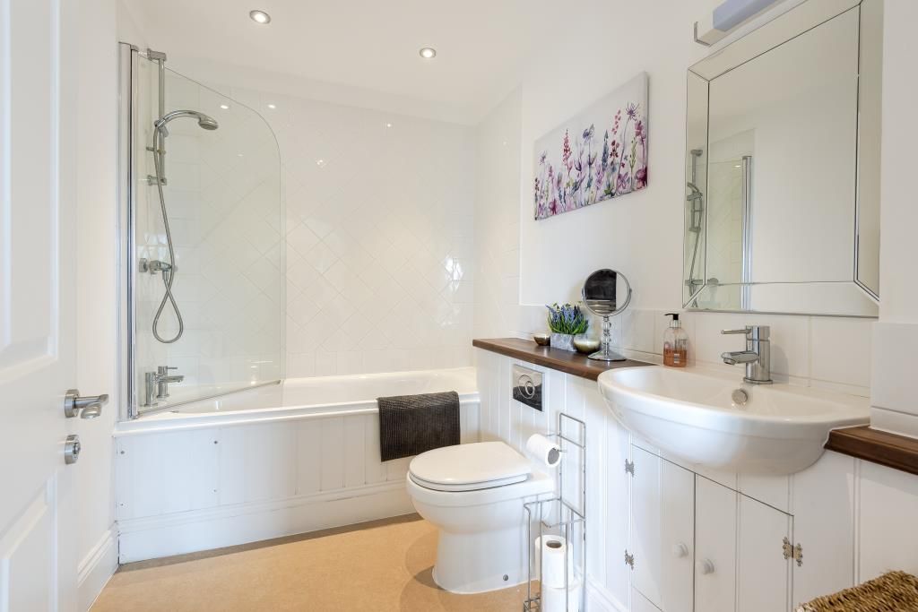 Property photo 3 of 10 Bathroom