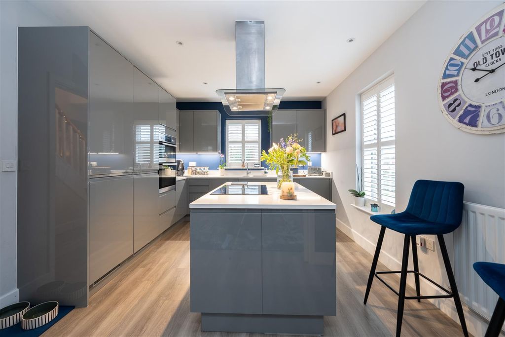 Property photo 2 of 35 Kitchen