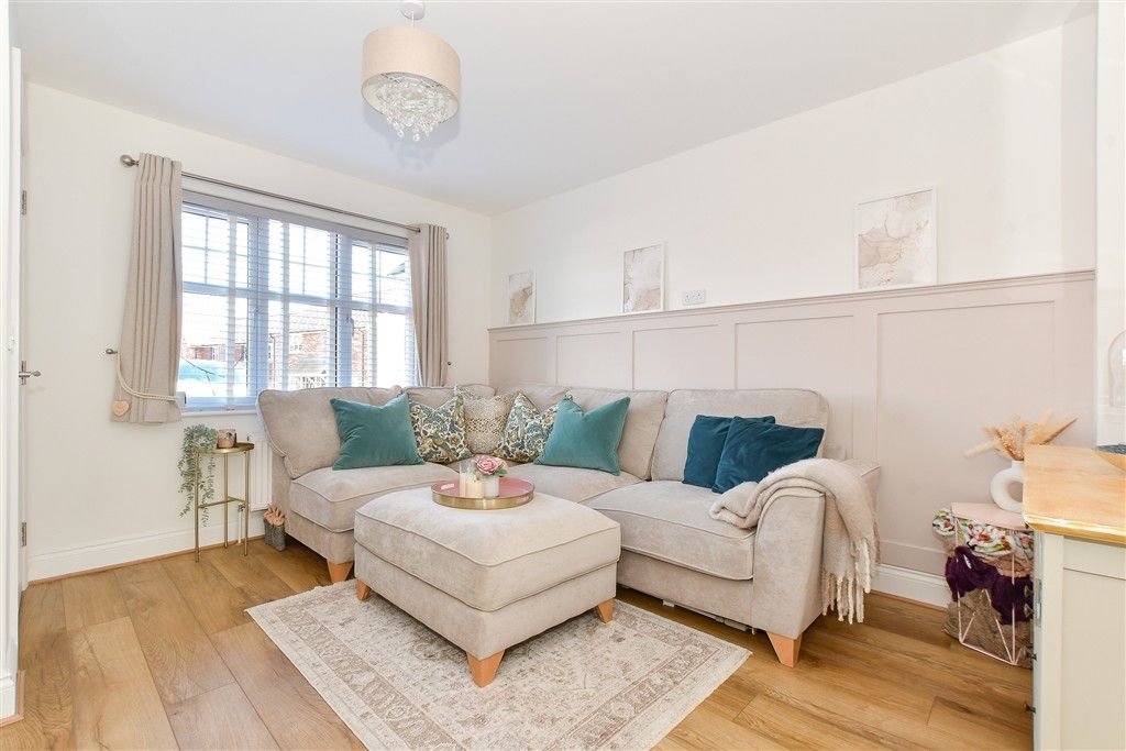 Property photo 2 of 12 Lounge