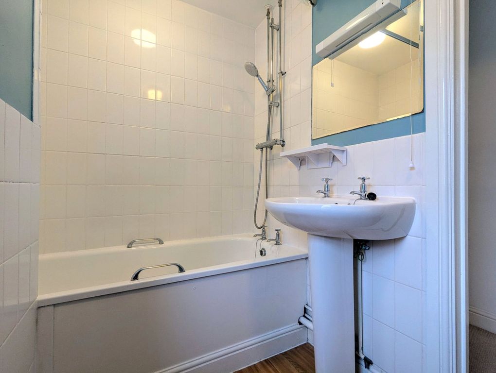 Property photo 3 of 7 Bathroom