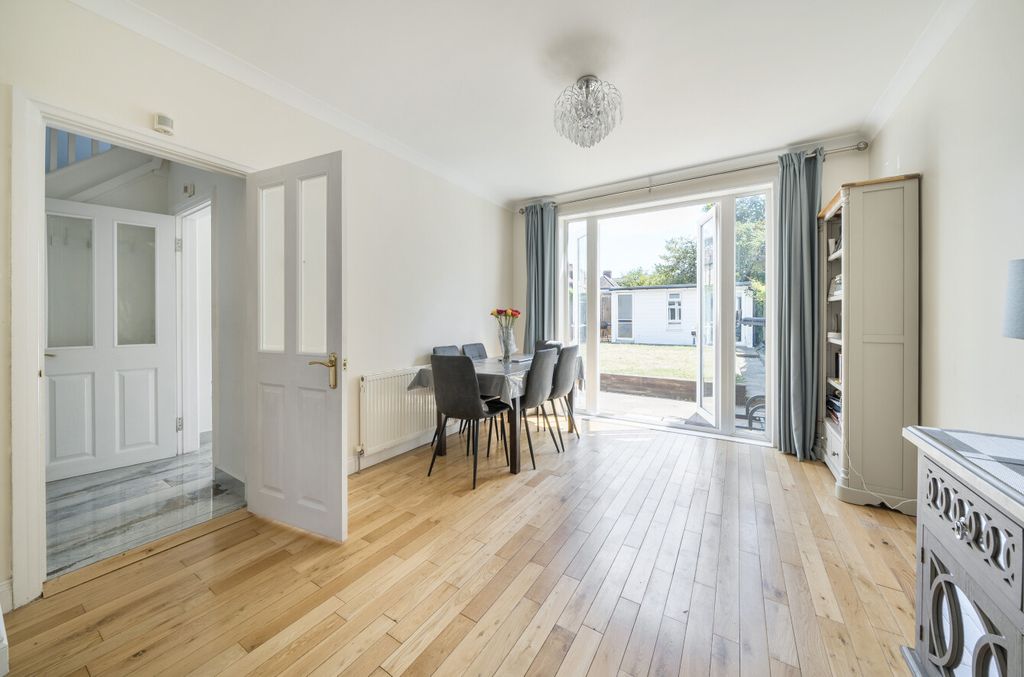 Property photo 2 of 16 1316550-12-686275...