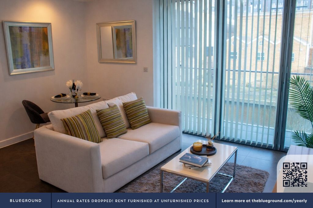 Property photo 3 of 15 Living Room