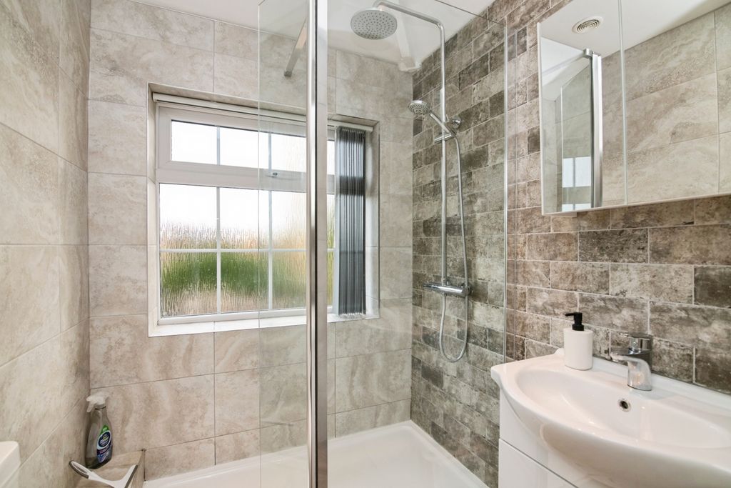 Property photo 1 of 15 Shower Room