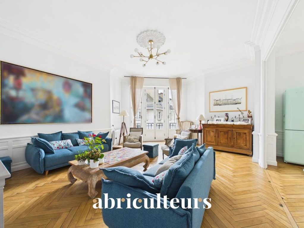 Property photo 1 of 13 Splendid Family Apartment Of About 200 m² For Sale In An Antique Building In Nantes (44000)