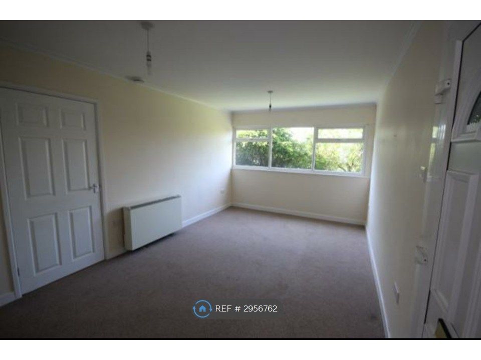 Property photo 1 of 8 Living Room