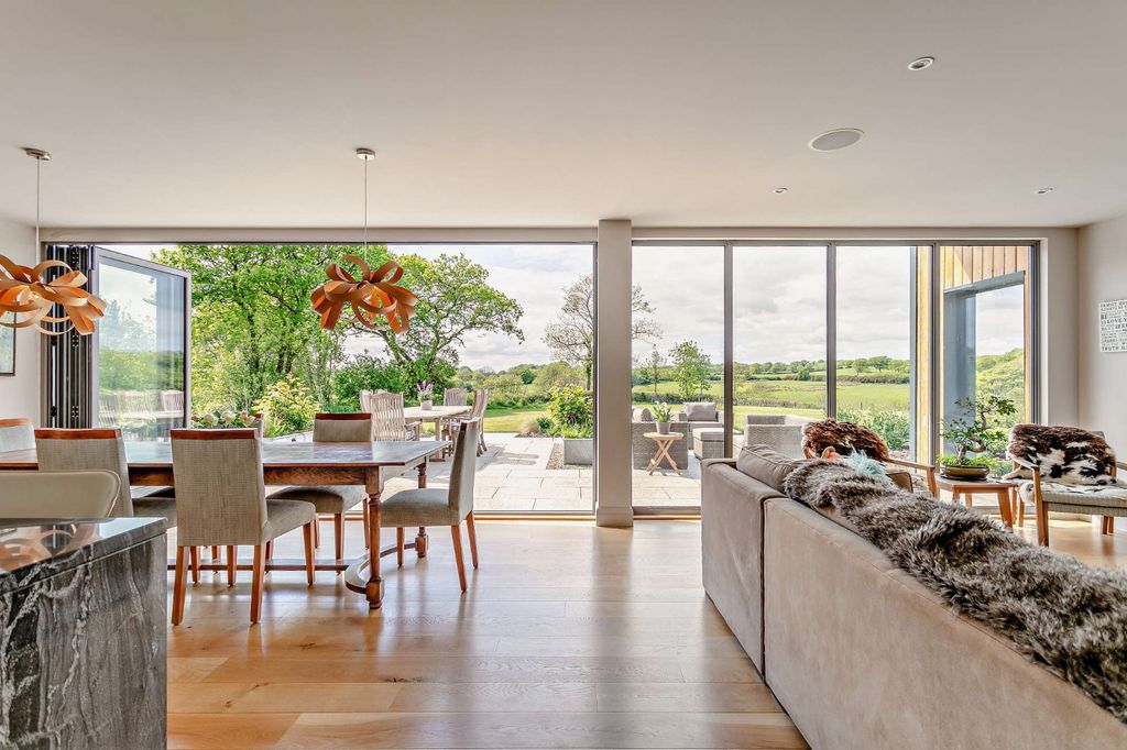 Property photo 1 of 31 Open Plan Kitchen