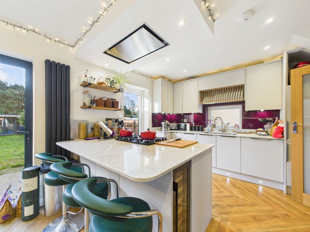 Property photo 3 of 22 Cam04018G0-Pr0409-Still019