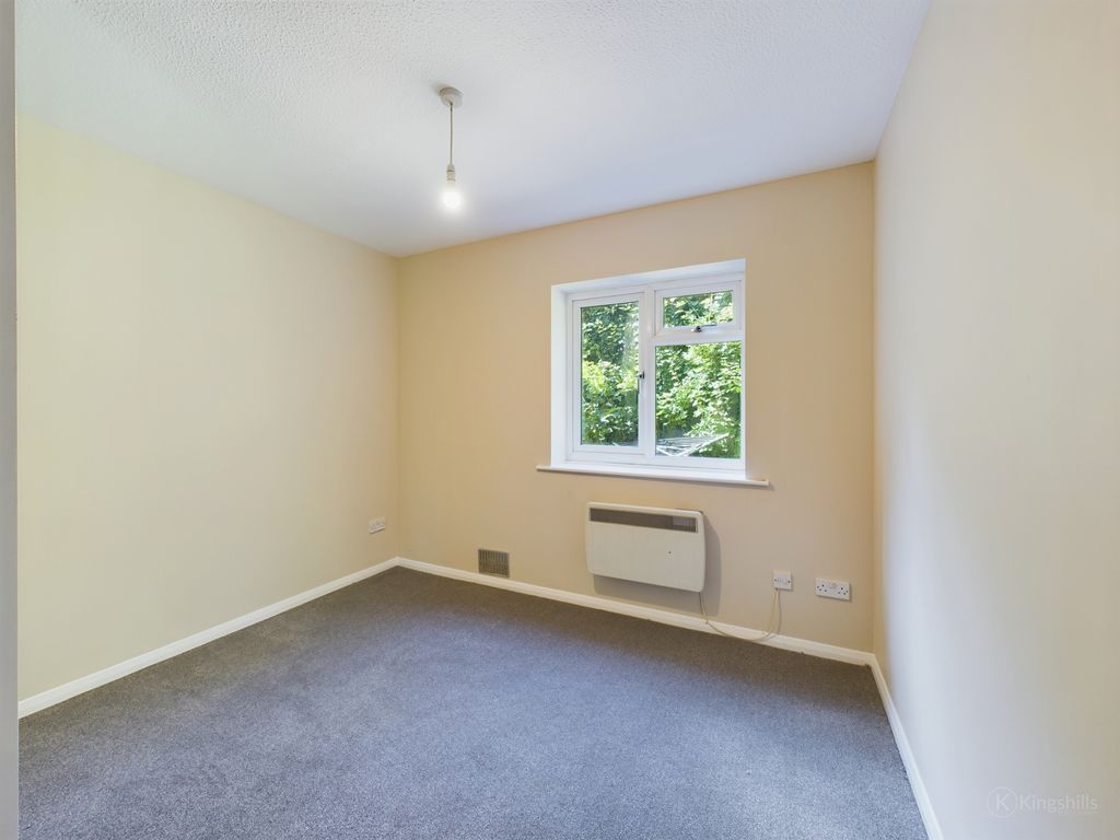 Property photo 3 of 10 Cam02119G0-Pr0280-Still004