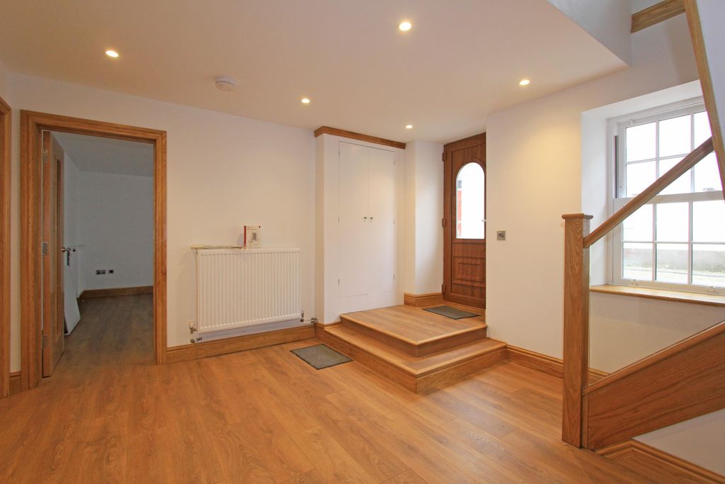 Property photo 2 of 27