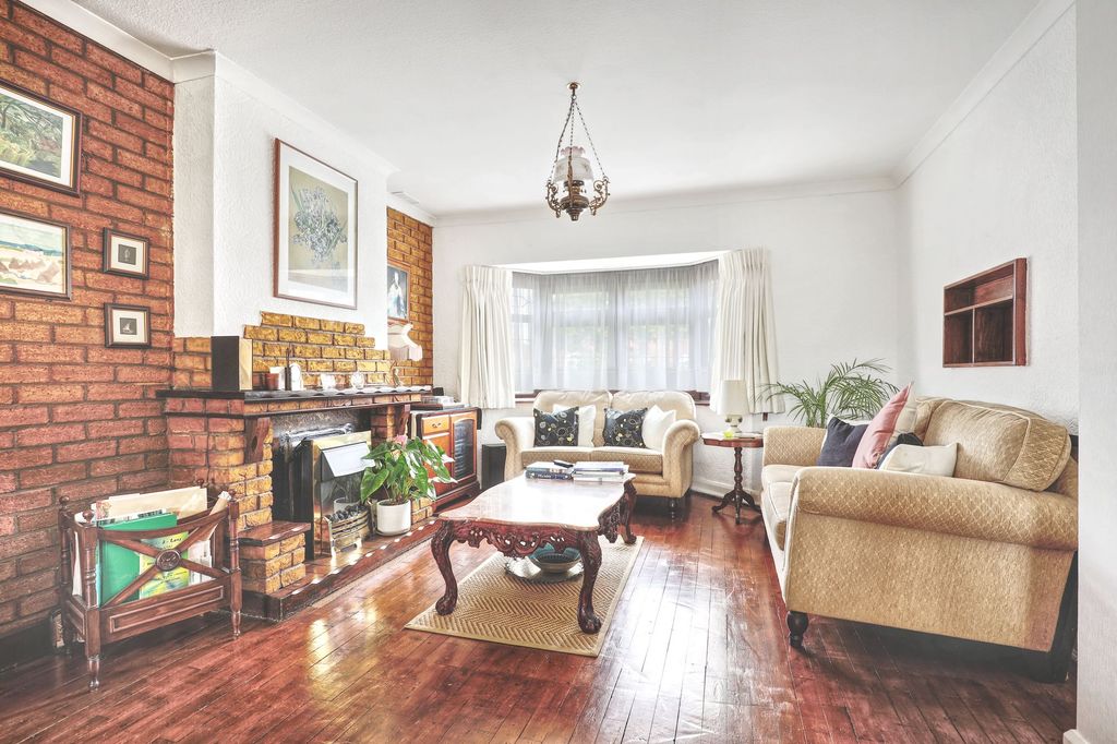 Property photo 2 of 17