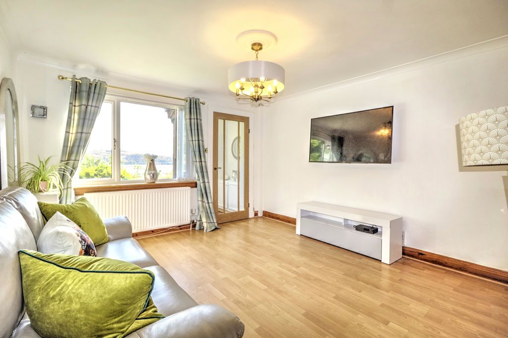 Property photo 2 of 12 Lounge