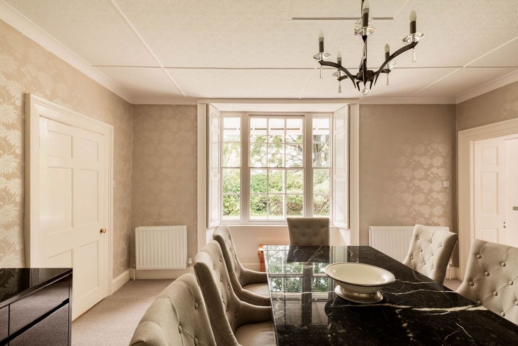 Property photo 3 of 32