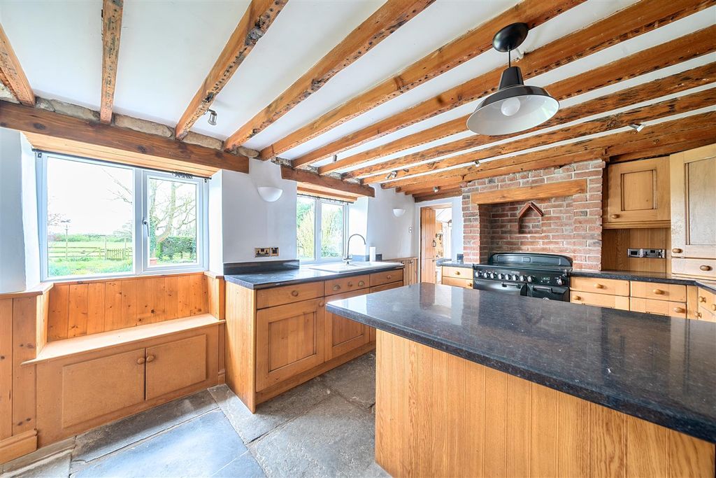 Property photo 3 of 18 Kitchen