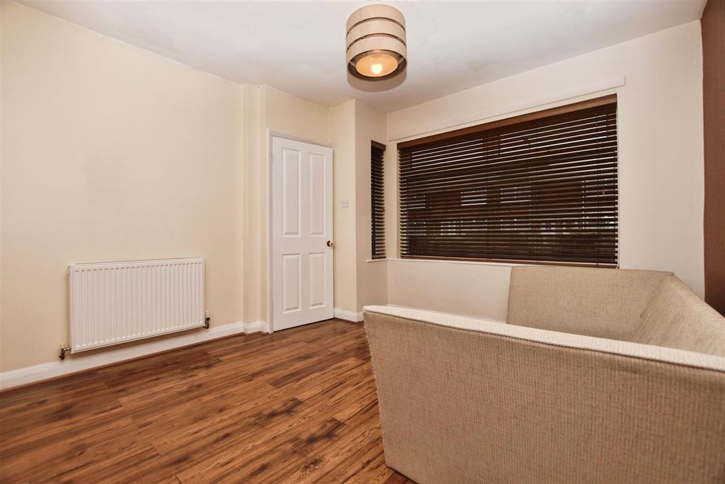 Property photo 3 of 10 Lounge