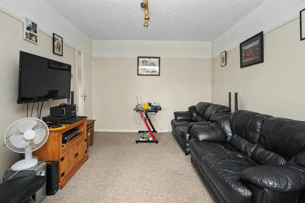 Property photo 3 of 11