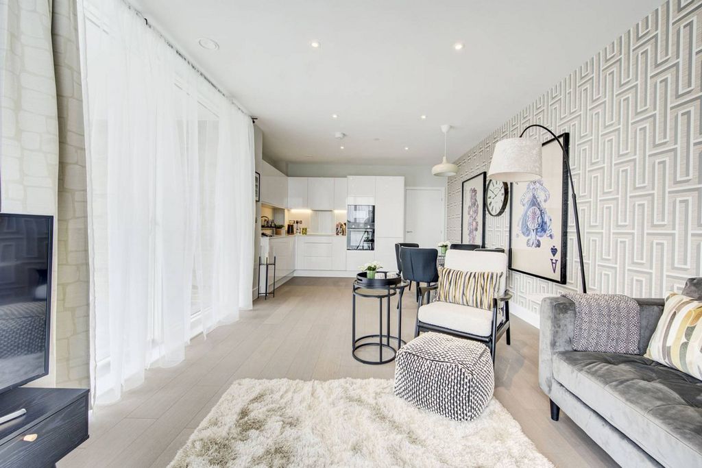 Property photo 3 of 17