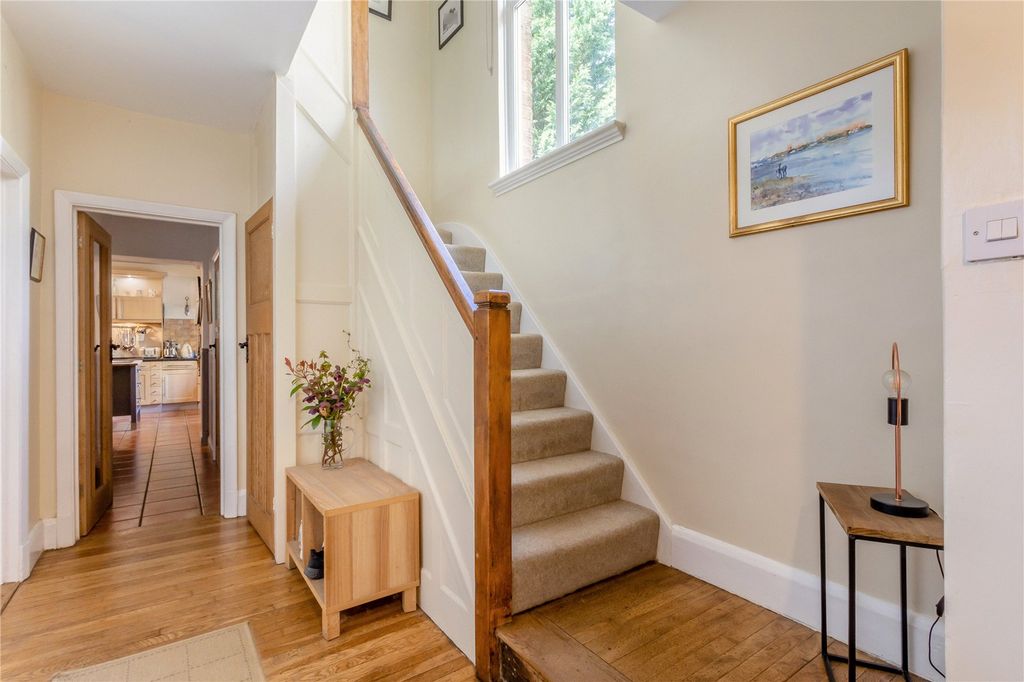 Property photo 3 of 35 Entrance Hall