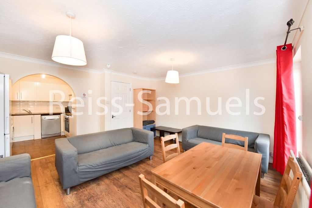 Property photo 3 of 34